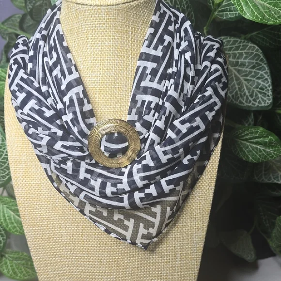 Chic Black and White Geometric Scarf - Picture 6 of 8